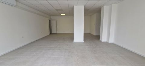 Kiadó Üzlethelyiség 4432 Nyíregyháza , Fekventált helyen
