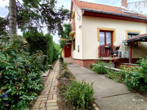 Eladó Ház 1161 Budapest 16. kerület , Rákosszentmihály zöld környezetében