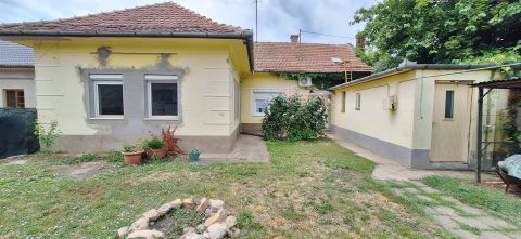 Eladó Ház 2750 Nagykőrös Központban nappali+3 szobás AZONNAL KÖLTÖZHETŐ ház eladó