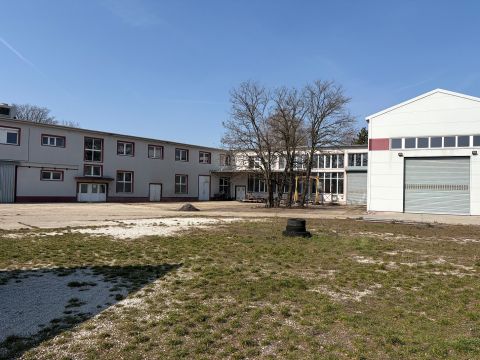 Eladó Irodaépület 8100 Várpalota , Tesco közelében lévő irodaépület és csarnok