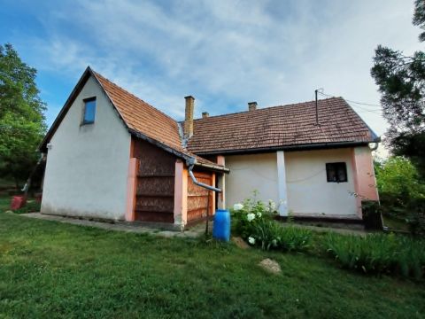 Eladó Ház 7092 Nagykónyi , Gondozott családi ház, a nyugalomra vágyóknak. 