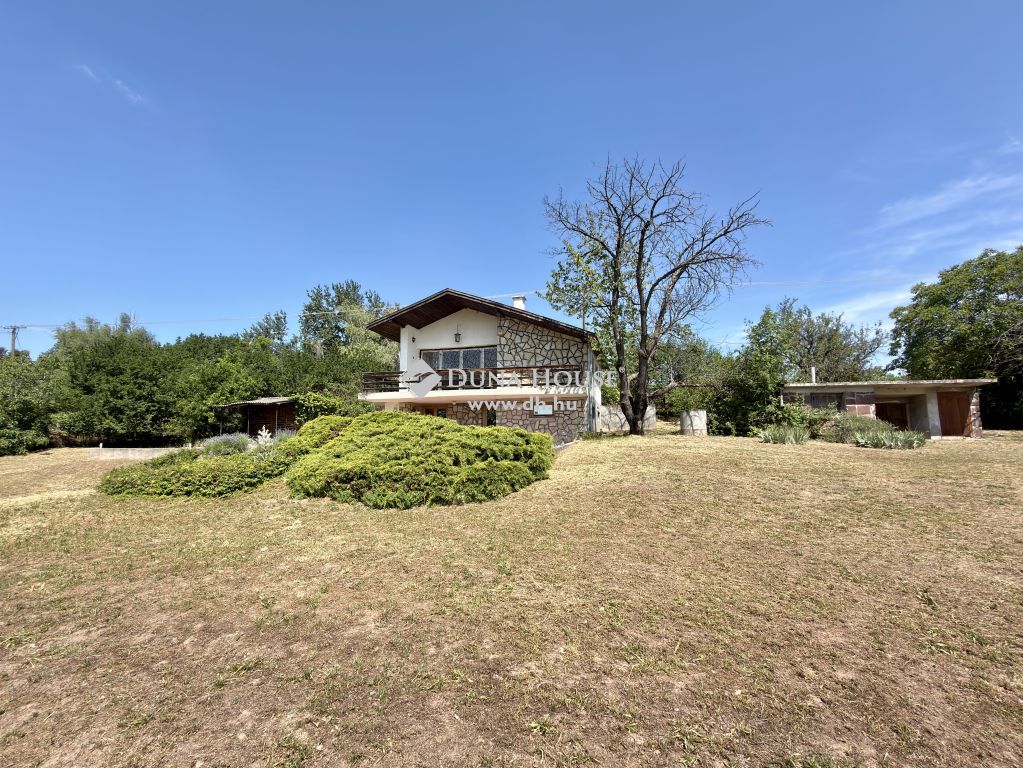 8228 Lovas , Panorámás gazdasági épület — 1/15