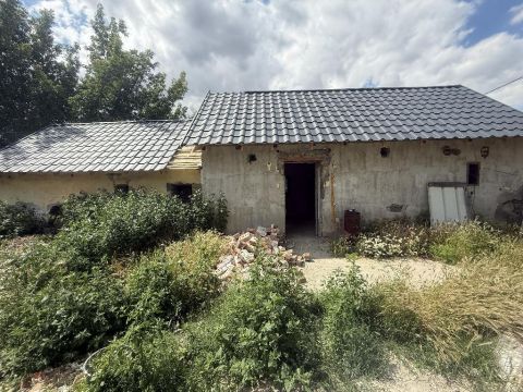 Eladó Ház 2747 Törtel , 2747 Törtel, Közel a központ