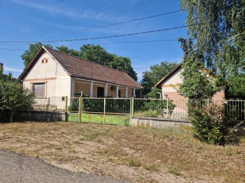 Eladó Ház 2211 Vasad , Vasad erdős utcájában eladó 2 különálló családi ház