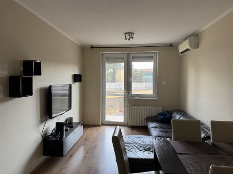Kiadó Lakás 1149 Budapest 14. kerület , Bútorozott, 1 + 2 félszobás lakás erkéllyel!