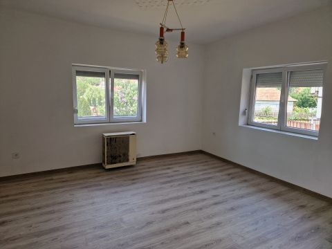 Eladó Ház 2216 Bénye , Bényén közel az óvodához 72 m2-es családi ház eladó