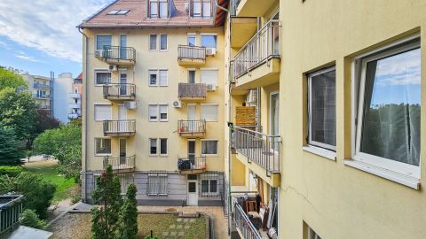 Eladó Lakás 1094 Budapest 9. kerület VIOLA utcában - újszerű, erkélyes, 3 szobás, garázzsal!