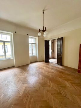 Eladó Lakás 1064 Budapest 6. kerület , Iabella utca, szép ház, 2 bejárat, felújítandó