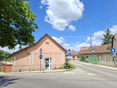 Eladó Üzlethelyiség 2300 Ráckeve , 2300 Ráckeve, Fő út