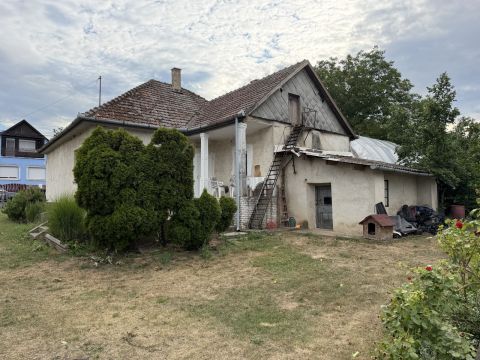 Eladó Ház 2243 Kóka Szecsei utca