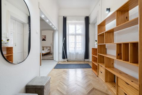 Eladó Lakás 1073 Budapest 7. kerület , 3 szobás lakás az Erzsébet Körúton