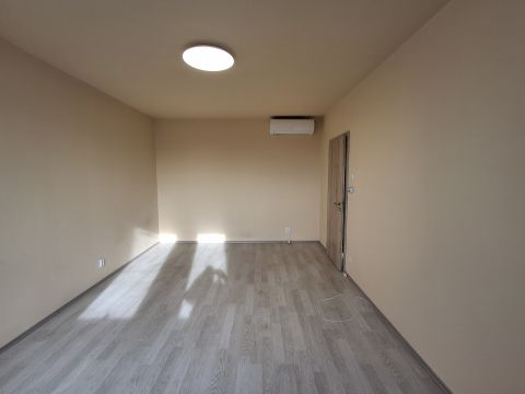 Eladó Lakás 4032 Debrecen Vezér u kedvelt részén.