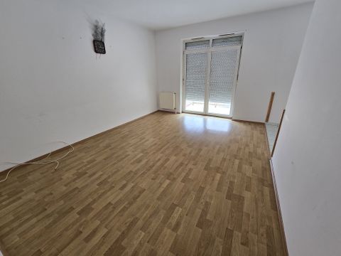 Eladó Lakás 8500 Pápa , Belváros szívében 74 nm-es lakás