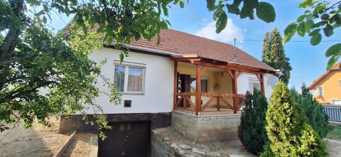 Eladó Ház 6000 Kecskemét AZONNAL KÖLTÖZHETŐ NAPPALI+3 SZOBÁS TÉGLA HÁZ ELADÓ