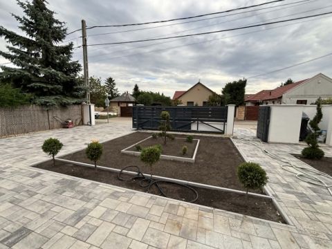Eladó Ház 2011 Budakalász 171 nm-es újépítésű ház az Omszki tótól 5 percre!