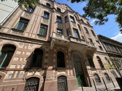 Eladó Lakás 1077 Budapest 7. kerület Szenes Hanna Parkra néző, zöld övezeti lakás 