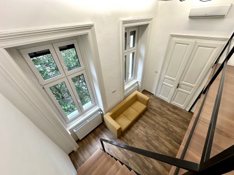 Kiadó Lakás 1075 Budapest 7. kerület Felújított, berendezett, klimatizált, emeleti iroda