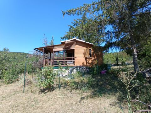 Eladó Ház 2600 Vác , Vác Diósvölgyben kiváló panorámával rendelkező hetvégi ház