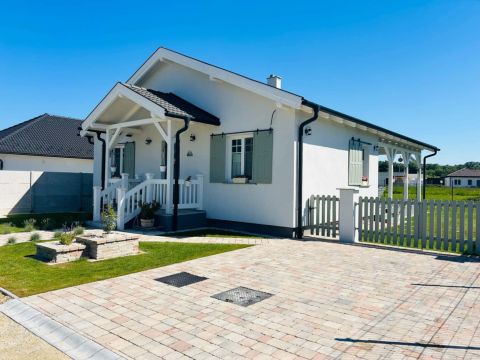 Eladó Ház 9231 Máriakálnok , Aranyossziget Villapark