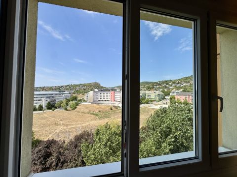 Eladó Lakás 2040 Budaörs 