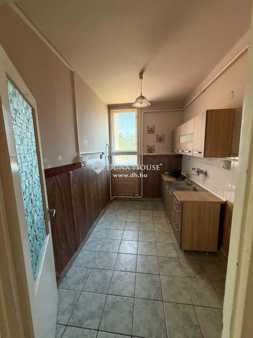 Második emeleti, erkélyes lakás Kalocsán – LK086679
