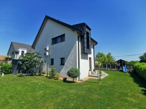 Eladó Ház 2072 Zsámbék , modern, igényes otthon, parkosított kerttel
