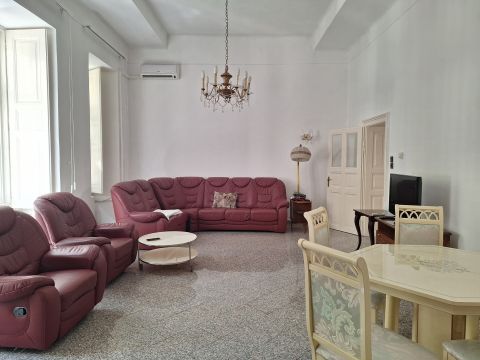 Kiadó Lakás 1061 Budapest 6. kerület Kiadó tágas, elegáns lakás Liszt Ferenc téren!