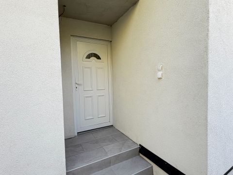 Eladó Lakás 1204 Budapest 20. kerület Felújított lakás, udvarkapcsolattal