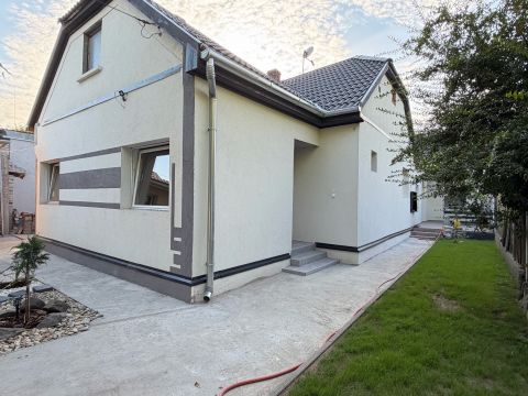 Eladó Lakás 1204 Budapest 20. kerület , Felújított lakás, udvarkapcsolattal