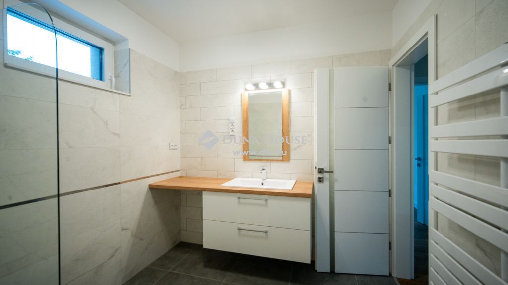 8621 Zamárdi — 1/11