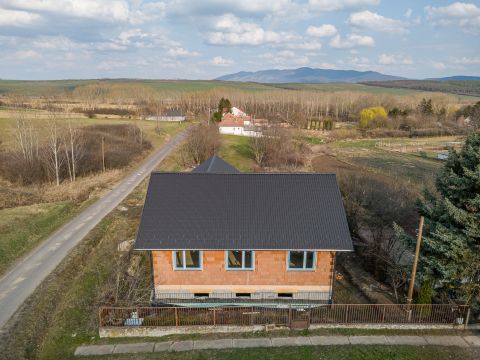 Eladó Ház 3052 Csécse Nagy telkes szerkezetkész családi ház