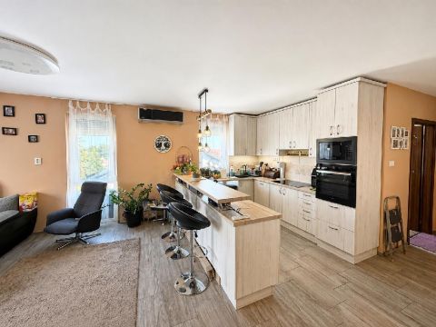 Eladó Lakás 8151 Szabadbattyán , 8151 Szabadbattyán, csendes
