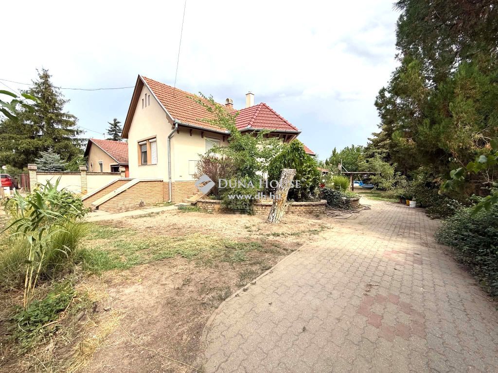 6000 Kecskemét , 3 szobás ház a Nyugati körút közelében, aszfaltozott utcában — 1/19