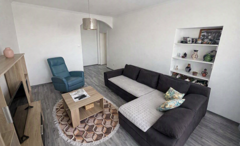 Eladó Lakás 6000 Kecskemét Felújított, 58 m2‑es, erkélyes lakás a Belvároshoz közel 