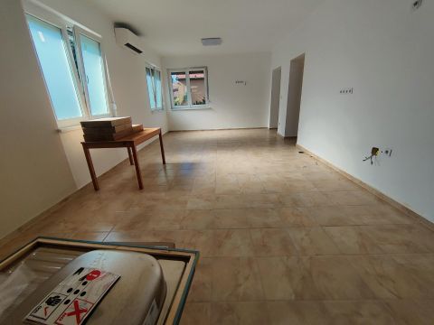 Eladó Ház 2200 Monor , Monor, földszinti lakás