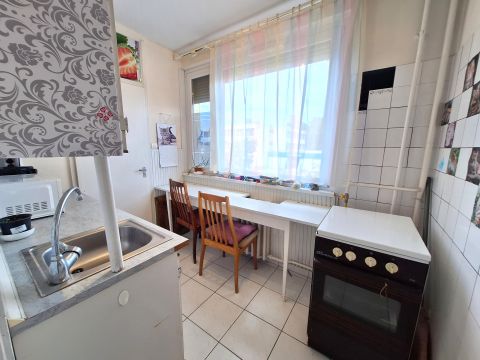 Eladó Lakás 6000 Kecskemét , 2.EMELET! ERKÉLY! SZIGETELT HÁZ!