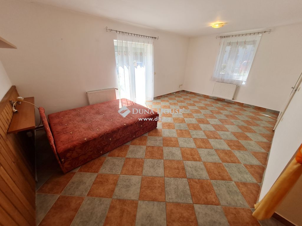 Kiadó Lakás, 8184 Balatonfűzfő
