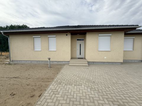 Kiadó Ház 6000 Kecskemét Kecskeméten Geren Lapóparkban új építésű ház kiadó