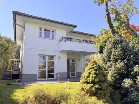 Eladó Ház 1029 Budapest 2. kerület , Csendes utcán a Máriaremetén 