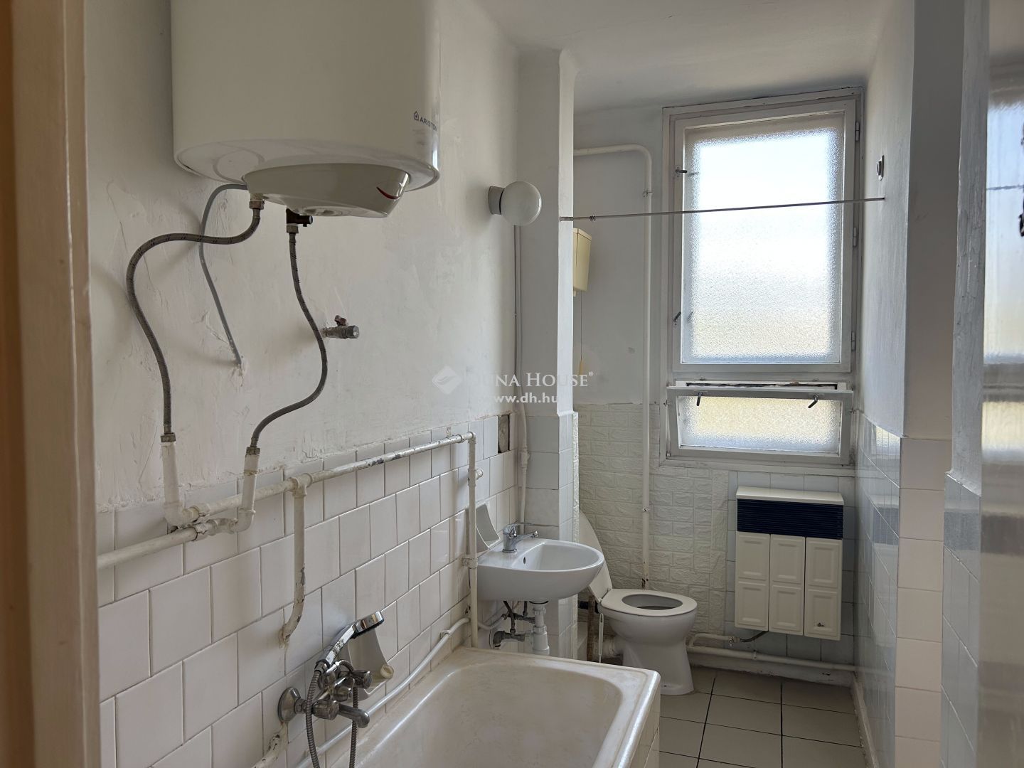 Második emeleti, erkélyes lakás Kalocsán – LK086679