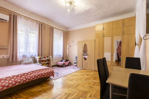 Eladó Lakás 1201 Budapest 20. kerület , Saját kert és terasz a Szent Lajos-templom közelében