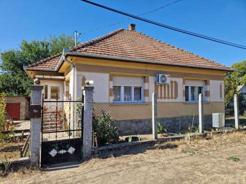 Eladó Ház 2251 Tápiószecső , Tápiószecső Magdolnatelepi részén jó állapotú ház eladó