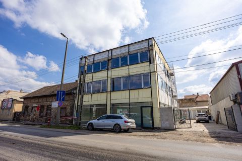 Eladó Irodaépület 1205 Budapest 20. kerület , 600 nm-es 75%-os készültségű irodaház az M5 bevezetőnél