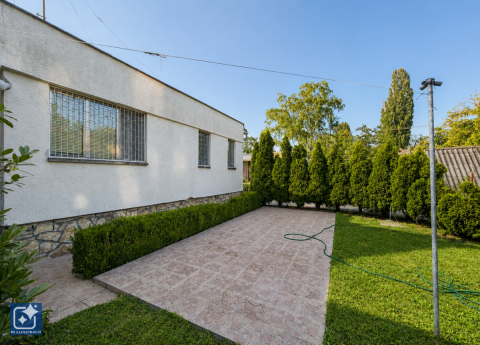 Eladó Ház 2481 Velence , Velencefürdő, központi részén