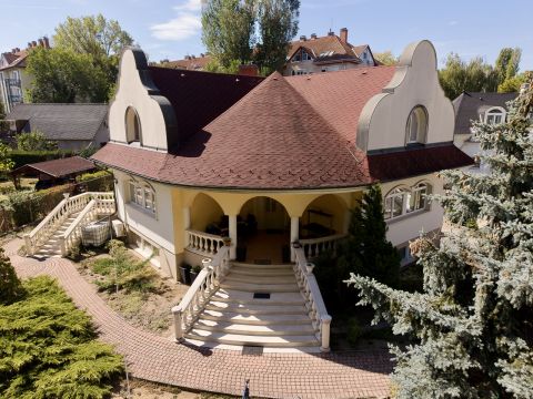 Eladó Lakás 1165 Budapest 16. kerület , ÓMÁTYÁSFÖLD, N+3 SZOBÁS, 260m2-ES, DUPLA GARÁZSOS, KERTES LA