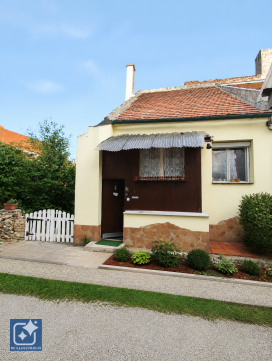 Eladó Lakás 9400 Sopron , Belváros peremén felújítandó/átépíthető földszinti lakás