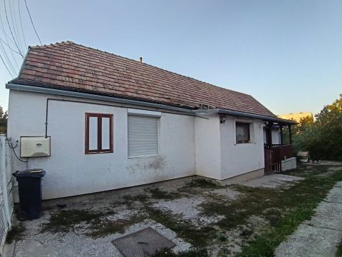 Eladó Ház 8060 Mór 