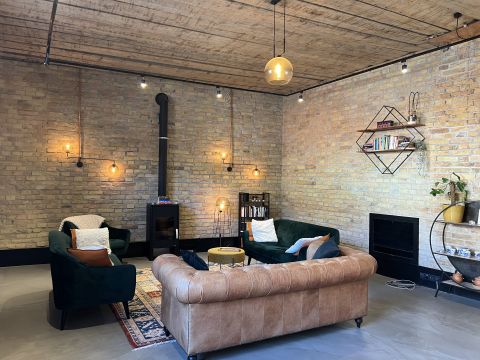 Eladó Lakás 1086 Budapest 8. kerület Teleki László tér közelében, egyedi, loft jellegű lakás!