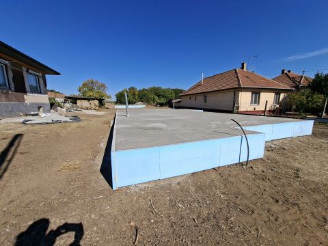 Eladó Ház 2242 Sülysáp , SÜLYSÁP KÖZPONTBAN,nyugodt utcában.