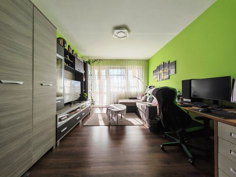 Eladó Lakás 8000 Székesfehérvár 